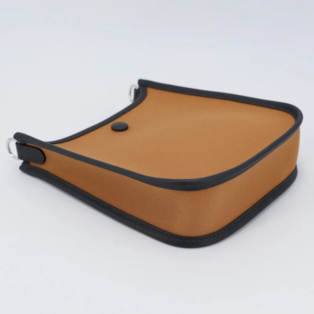 Brand New ( Rank N ) HERMÈS Limited Edition Mini Evelyne 16