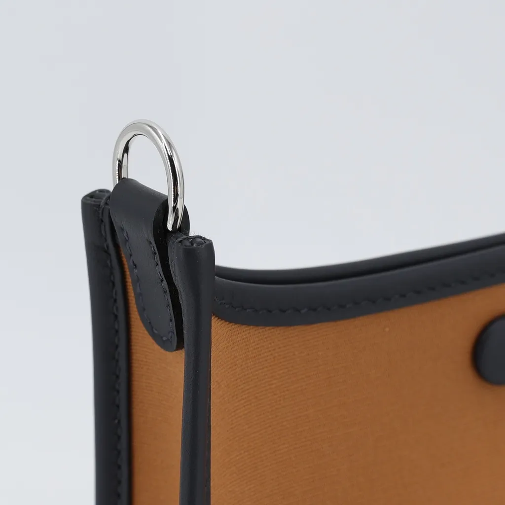 【希少カラー♪】HERMES エヴリン Neo Evelyne 16 TPM バッグ 希少カラー♪】HERMES エヴリン Neo Evelyne 16 TPM バッグ