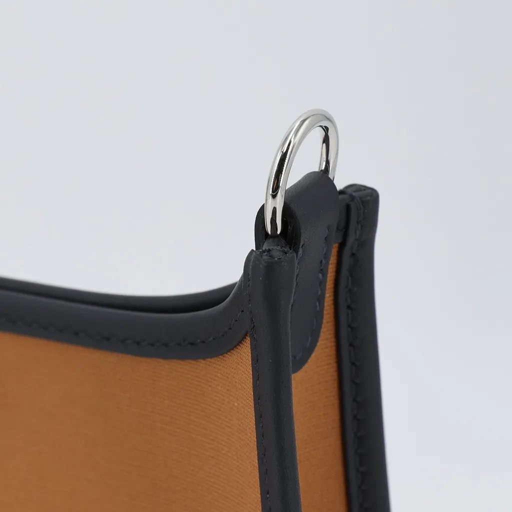 Brand New ( Rank N ) HERMÈS Limited Edition Mini Evelyne 16