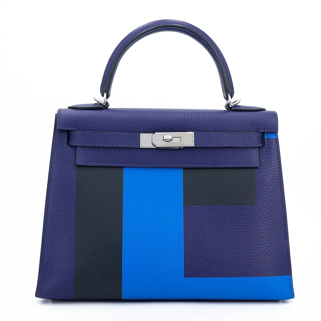 Kelly 28 Graphie Sellier Letter E Black (89) Bleu Zellige (I7) Bleu Obscur (K7) Bleu Encre (M3)