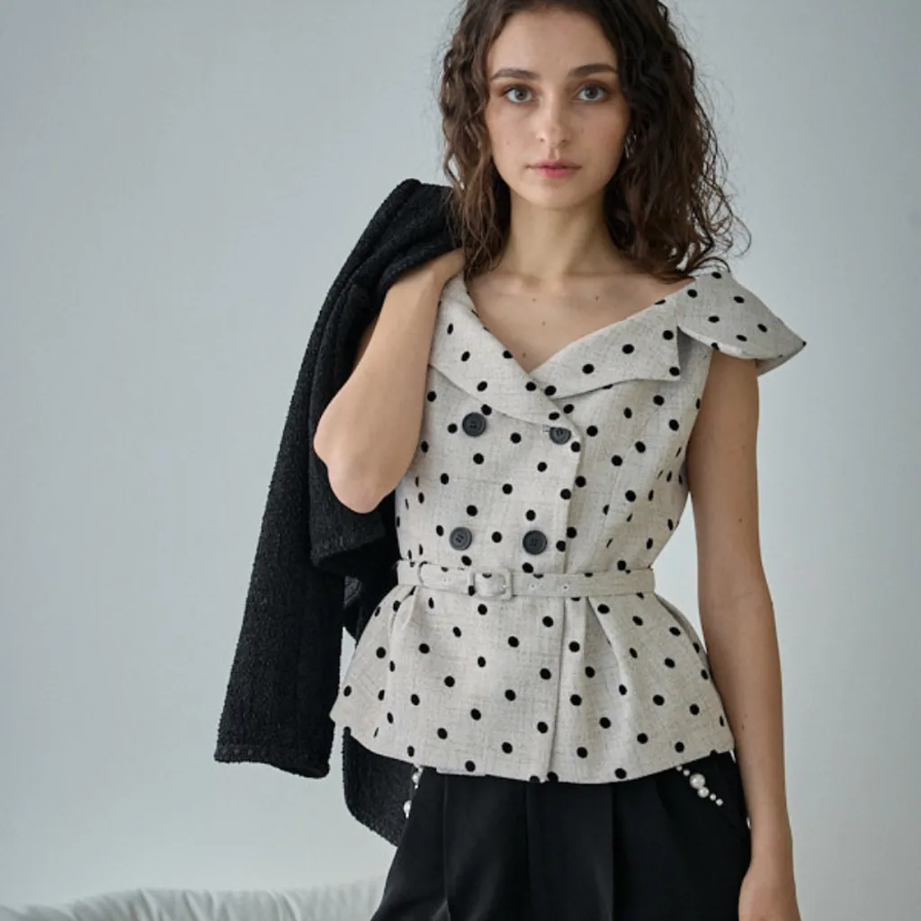 ERADIE Off-Shoulder Wide Collar TOP Beige.Dot